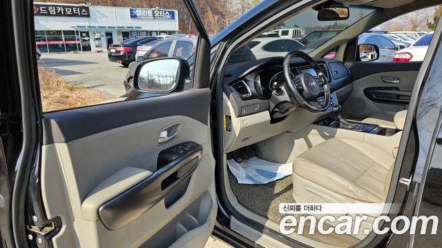 Kia Canival 2015 — photo 10