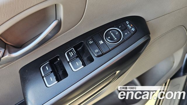 Kia Canival 2015 — photo 13