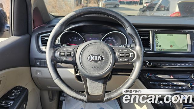 Kia Canival 2015 — photo 15