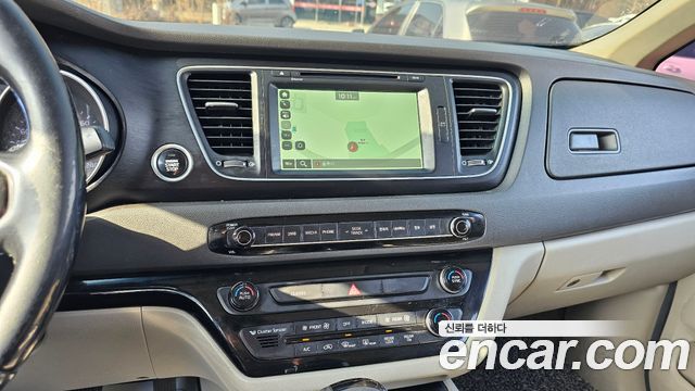Kia Canival 2015 — photo 16