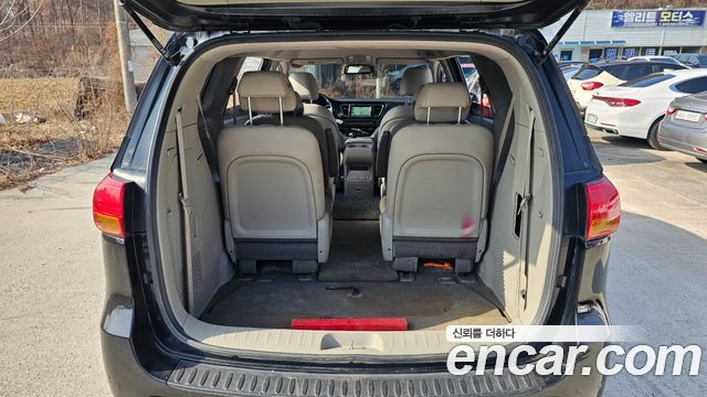 Kia Canival 2015 — photo 20