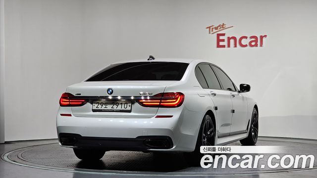 BMW 7-Series 2018 — photo 2