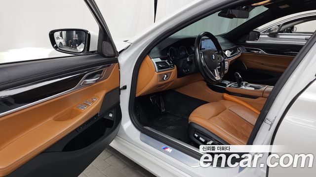 BMW 7-Series 2018 — photo 10