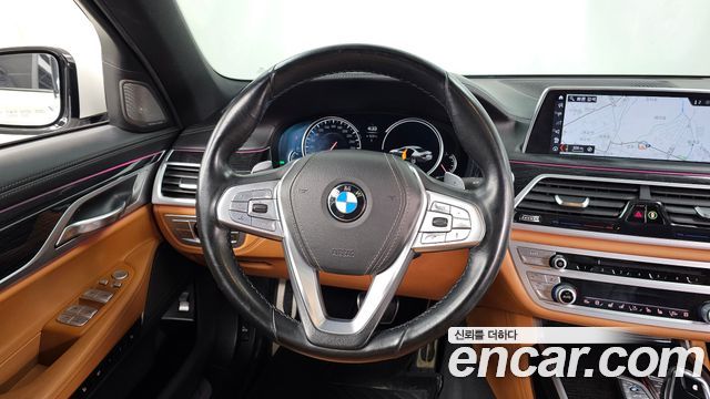 BMW 7-Series 2018 — photo 13