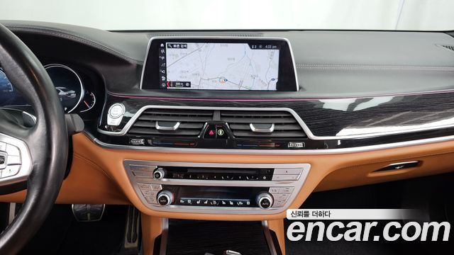 BMW 7-Series 2018 — photo 14