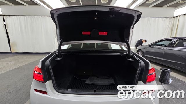 BMW 7-Series 2018 — photo 20