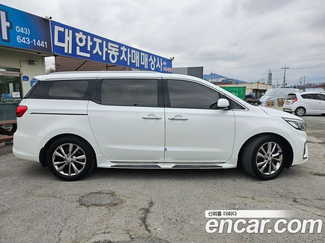 Kia Canival 2019 — photo 3