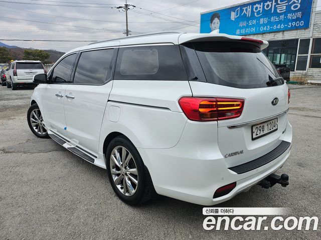Kia Canival 2019 — photo 4