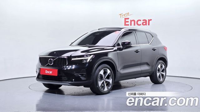 Volvo XC40 2023 — photo 1