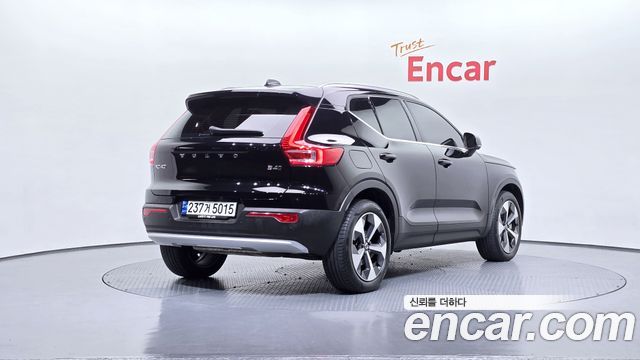 Volvo XC40 2023 — photo 2