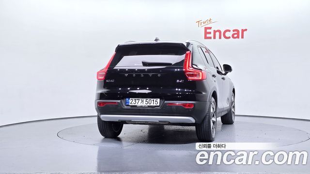 Volvo XC40 2023 — photo 4