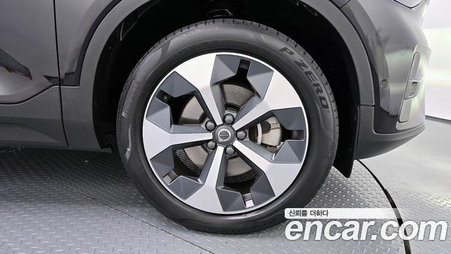 Volvo XC40 2023 — photo 5