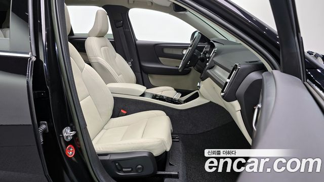 Volvo XC40 2023 — photo 10