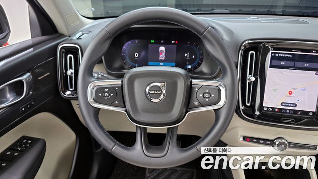 Volvo XC40 2023 — photo 13