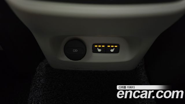 Volvo XC40 2023 — photo 16