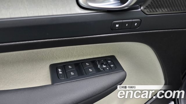 Volvo XC40 2023 — photo 17