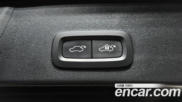 Volvo XC40 2023 — photo 19