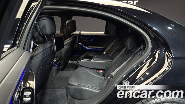 Mercedes-Benz S-Class 2024 — photo 12