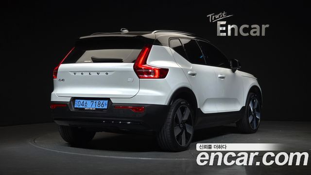Volvo XC40 2024 — photo 2