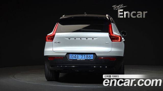 Volvo XC40 2024 — photo 4