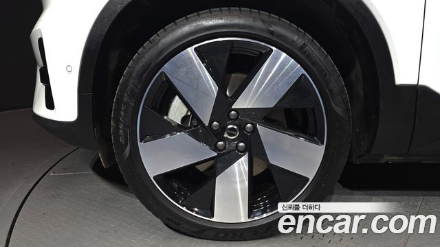 Volvo XC40 2024 — photo 5