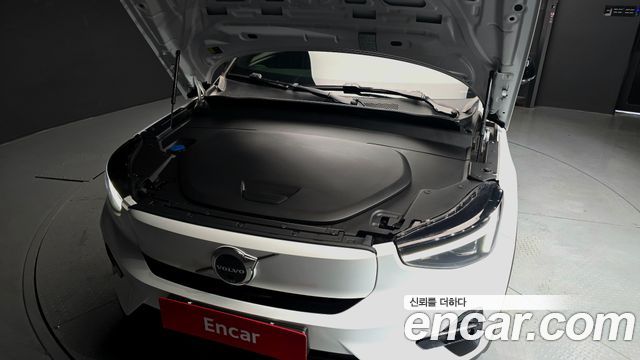 Volvo XC40 2024 — photo 6