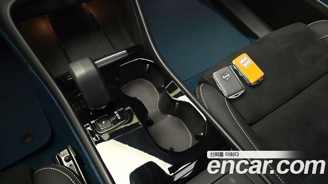 Volvo XC40 2024 — photo 9