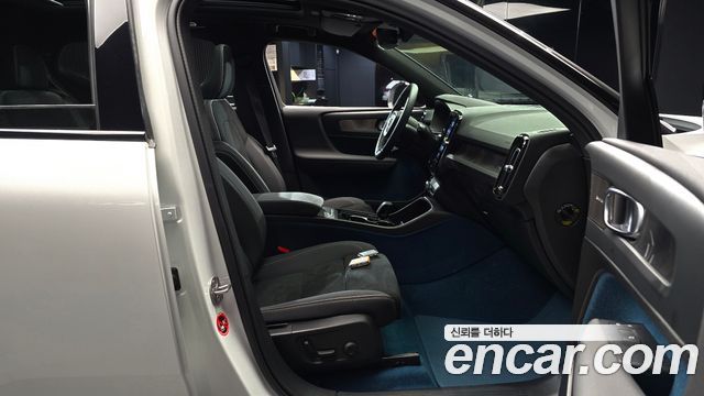 Volvo XC40 2024 — photo 11