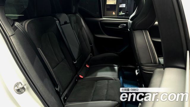 Volvo XC40 2024 — photo 12