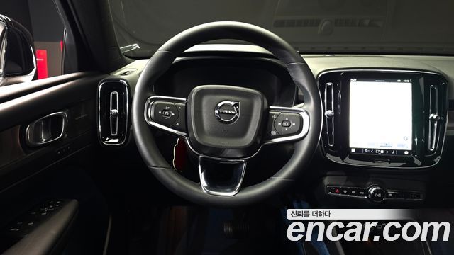 Volvo XC40 2024 — photo 13