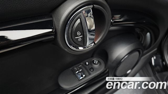 Mini Cooper 2020 — photo 16