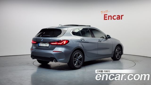 BMW 1-Series 2023 — photo 2