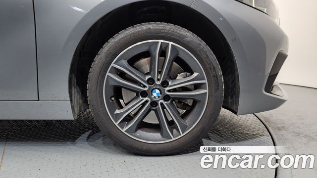 BMW 1-Series 2023 — photo 5