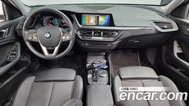 BMW 1-Series 2023 — photo 7