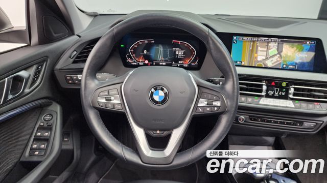 BMW 1-Series 2023 — photo 13