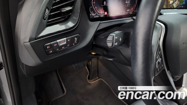 BMW 1-Series 2023 — photo 15