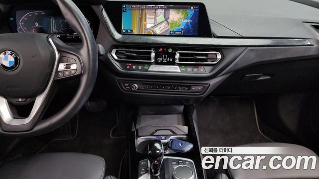 BMW 1-Series 2023 — photo 16
