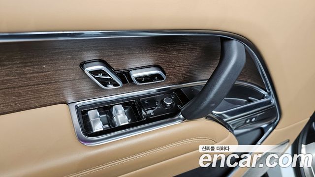 Land Rover Range Rover 2023 — photo 14