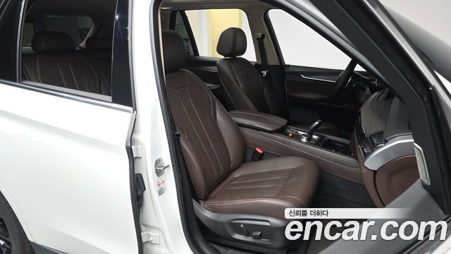 BMW X5 2018 — photo 12