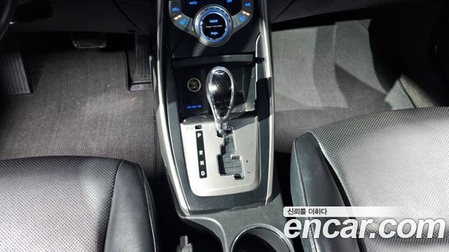 Hyundai AVANTE 2013 — photo 9
