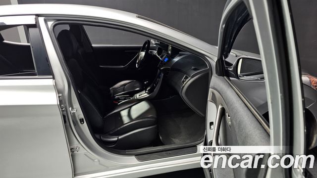 Hyundai AVANTE 2013 — photo 11