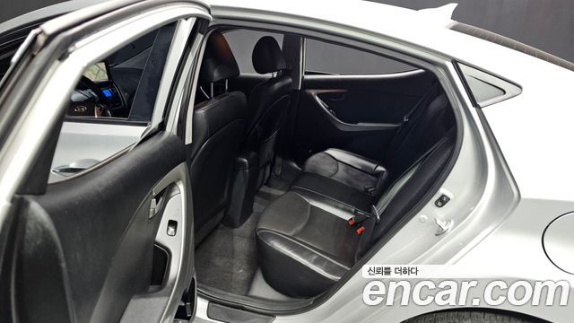 Hyundai AVANTE 2013 — photo 12