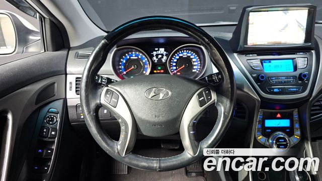 Hyundai AVANTE 2013 — photo 13