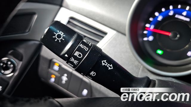 Hyundai AVANTE 2013 — photo 17