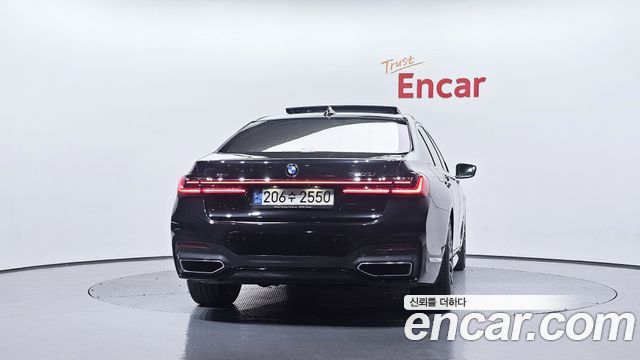 BMW 7-Series 2021 — photo 4