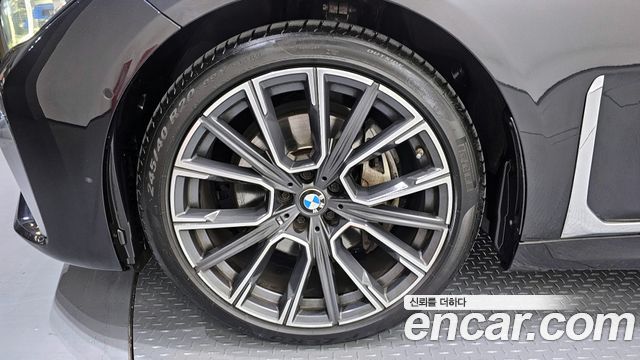 BMW 7-Series 2021 — photo 5