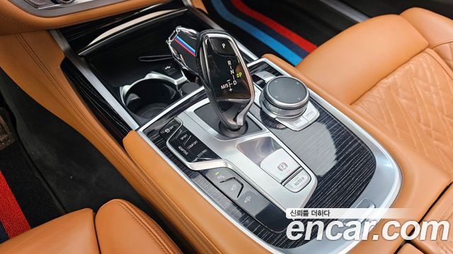 BMW 7-Series 2021 — photo 9