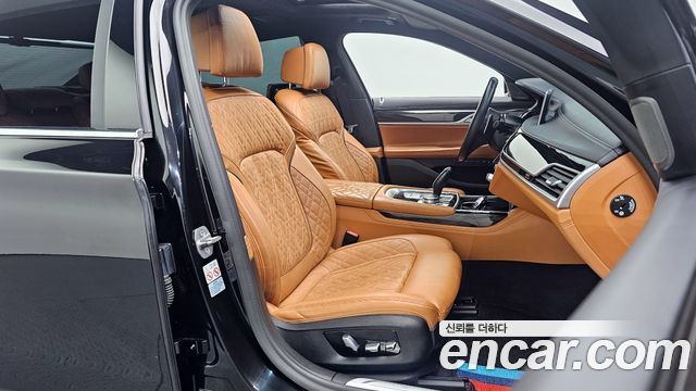 BMW 7-Series 2021 — photo 10