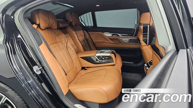 BMW 7-Series 2021 — photo 12