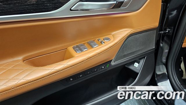 BMW 7-Series 2021 — photo 16